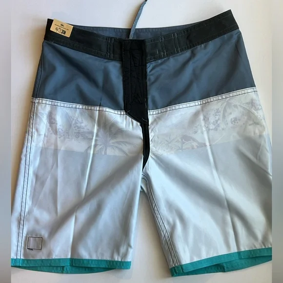 Quicksilver NWT Boys Board shorts Size 28 - Picture 5 of 6
